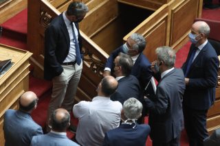 Αμήχανο «παρών», αχρείαστη ψηφοφορία
