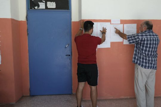 Καθίζηση στις βάσεις, αλλά με λίγες εξαιρέσεις