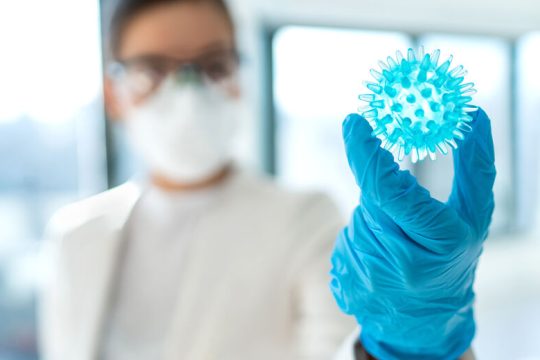 Πάνω από 200 και σήμερα τα νέα κρούσματα και πέντε θάνατοι