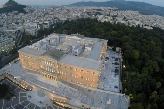 Γιατί δεν αντιδρούμε;