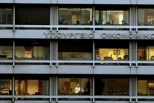 Έκθεση Επιτροπής Πισσαρίδη: τι προτείνει για φορολογία, υγεία, μισθούς και εκπαίδευση
