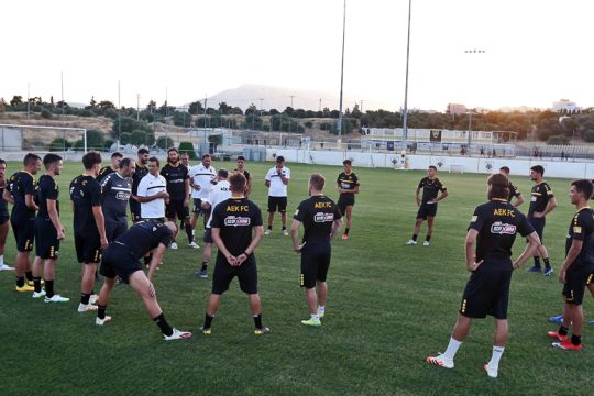ΑΕΚ: μπορεί μαζί Χνιντ και επιθετικό