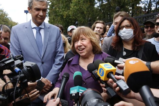 Στον εισαγγελέα η Αλεξίεβιτς επειδή ζητάει… εκλογές