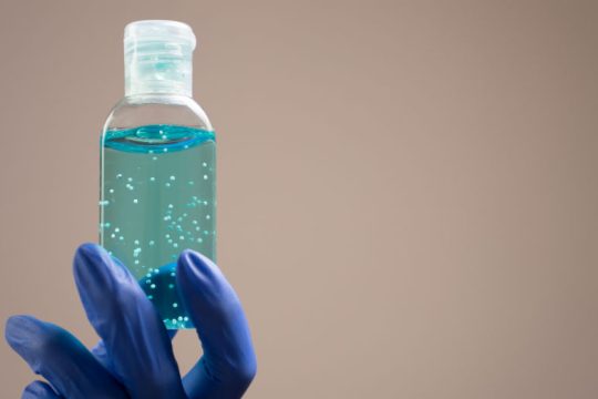Αποσύρεται γνωστό αντισηπτικό υγρό με εντολή του ΕΟΦ