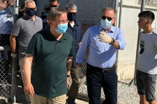 Η επίσκεψη Λάσετ στη Μόρια έγινε… διαδήλωση