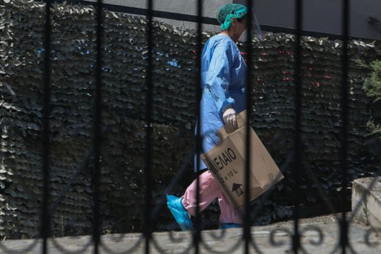 Εκτάκτως στη Θεσσαλονίκη ο Τσιόδρας – 35 κρούσματα Covid-19 σε οίκο ευγηρίας