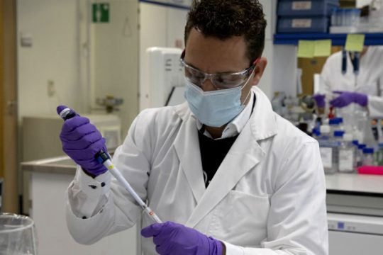 Ανησυχία για τα νέα κρούσματα επαναμόλυνσης από τον Covid-19