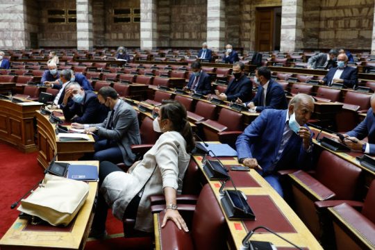 Οι αντιδράσεις των κομμάτων για τις συμφωνίες με Αίγυπτο και Ιταλία