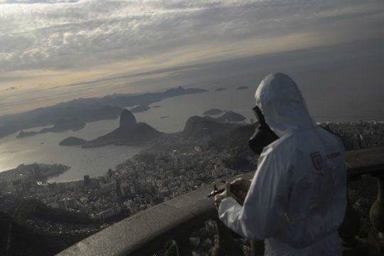 Σαρώνει ο κορονοϊός στη Βραζιλία, 50.000 κρούσματα σε μία μέρα