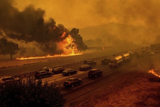 Δύο νεκροί από τις ανεξέλεγκτες πυρκαγιές στην Καλιφόρνια