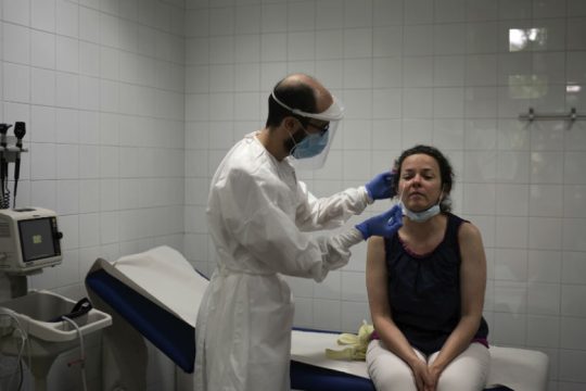 Αύξηση κρουσμάτων στην Ευρώπη φέρνει περιορισμούς και τοπικά lockdown