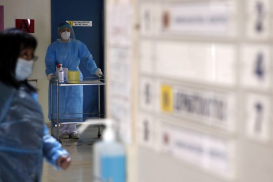 Ένας θάνατος και 168 νέα κρούσματα κορονοϊού