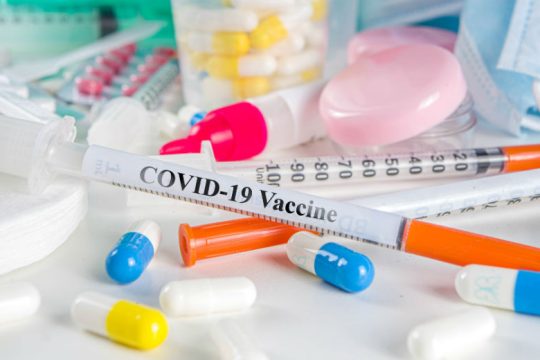 Συμφωνία Ε.Ε.-AstraZeneca για 300 εκατ. δόσεις εμβολίου