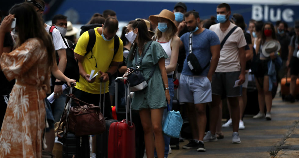 ΑΠΘ: Οριζόντια μέτρα τώρα ή 700 κρούσματα την ημέρα από Νοέμβριο