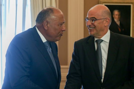 Στο Κάιρο αιφνιδίως ο Δένδιας: Κοντά σε συμφωνία Ελλάδας – Αιγύπτου για ΑΟΖ