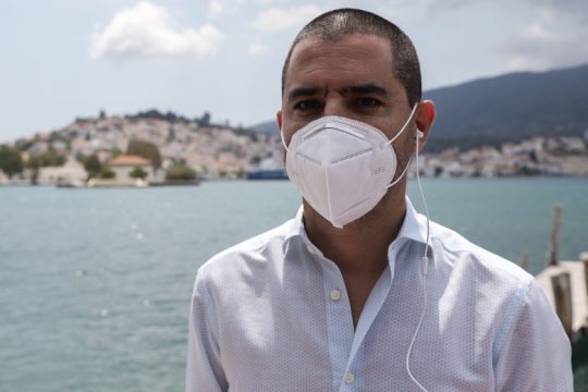 Δήμαρχος Πόρου κατά αστυνομίας με αφορμή την έξαρση κρουσμάτων κορονοϊού