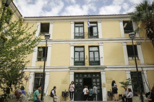 Πρώτη εφαρμογή του δόγματος Χρυσοχοΐδη για fake news και κορονοϊό
