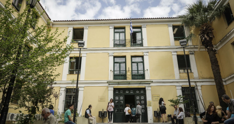 Πρώτη εφαρμογή του δόγματος Χρυσοχοΐδη για fake news και κορονοϊό