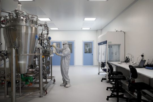 Βιαστικοί πανηγυρισμοί για το εμβόλιο