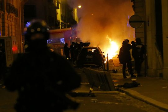 Σχεδόν 150 συλλήψεις για επεισόδια μετά την ήττα της Παρί