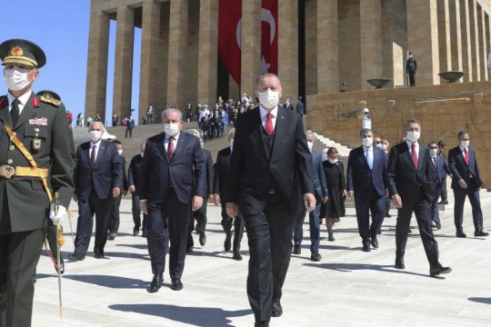 Ο Ερντογάν και η διπλωματία των όπλων