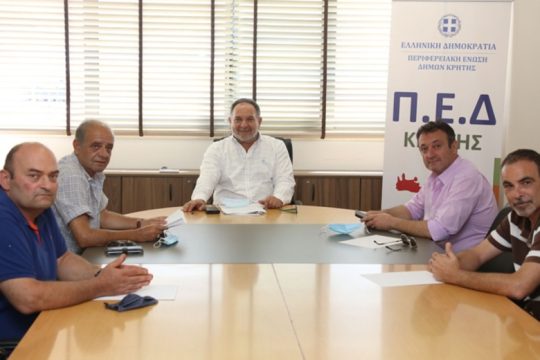 Επίδομα για όλους τους εποχικούς ζητούν τα εργατικά κέντρα της Κρήτης