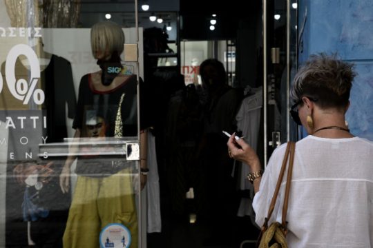 Πτώση 7,3% του όγκου πωλήσεων στο λιανικό εμπόριο τον Ιούνιο σε σύγκριση με το 2019