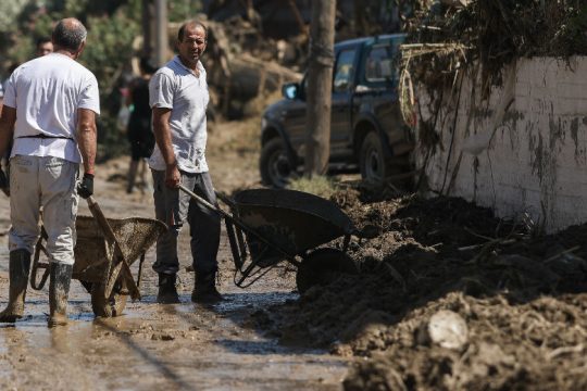 ΥΠ.ΟΙΚ.: Αποζημιώσεις και παρεμβάσεις για τους πληγέντες στην Εύβοια
