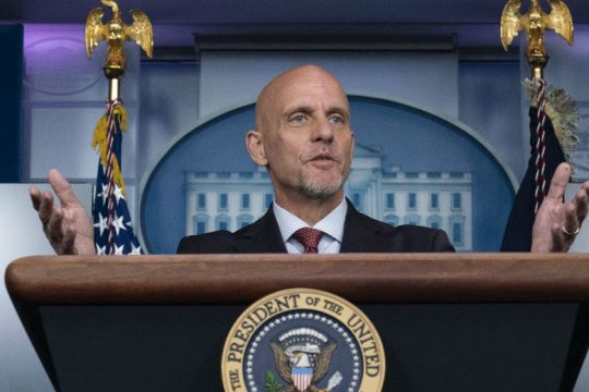 Απορρίπτει ο FDA τους ισχυρισμούς Τραμπ περί «βαθέως κράτους» στους κόλπους του