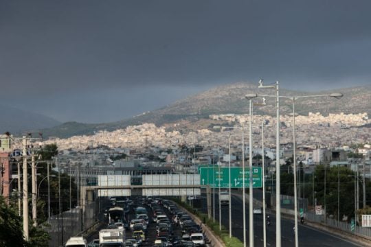 Μ-Λ ΚΚΕ: Γέμισε καρκινογόνους ρύπους το λεκανοπέδιο. Υπάρχει καμία ευθύνη «ατομική» ή άλλη;