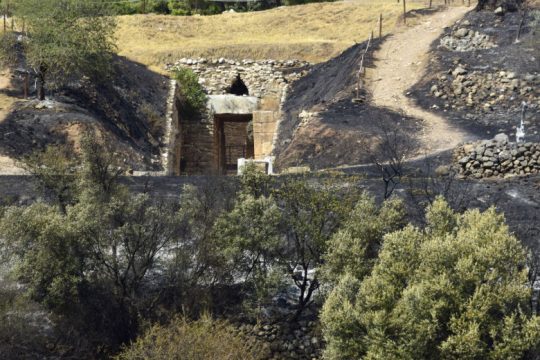 Απομακρύνθηκαν οι φλόγες από τον αρχαιολογικό χώρο στις Μυκήνες