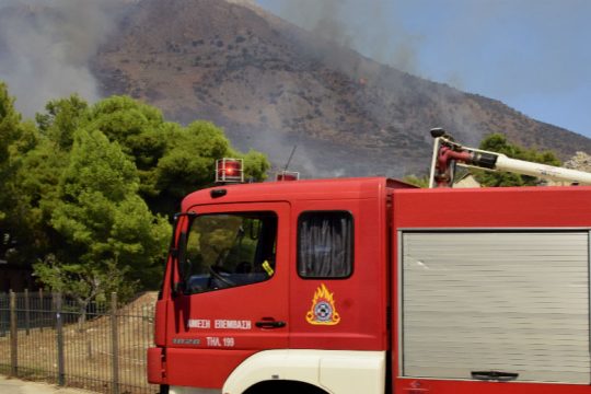Υπό μερικό έλεγχο η φωτιά στις Μυκήνες