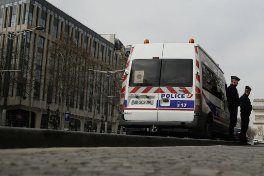 Βίαια περιστατικά για μη χρήση μάσκας στη Γαλλία