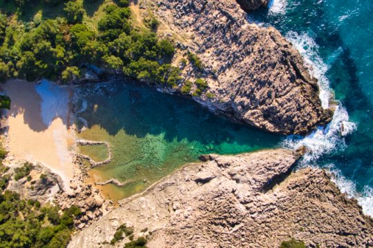 Γλώσσα: Η ομορφότερη φυσική πισίνα της Μεσογείου [βίντεο]