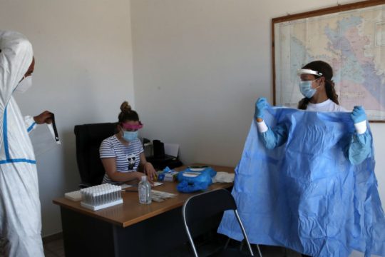 ΕΟΔΥ: Δύο θάνατοι και 77 νέα κρούσματα Covid-19