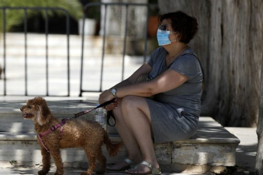 Υψηλή διασπορά σε Αθήνα-Θεσσαλονίκη, 22 εισαγόμενα κρούσματα
