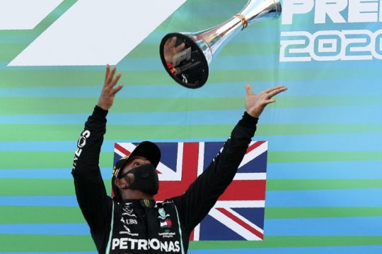 F1: Τέταρτη σερί νίκη στη Βαρκελώνη για τον Χάμιλτον