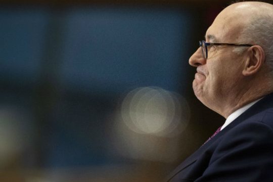 Παραιτήθηκε ο Ευρωπαίος Επίτροπος Εμπορίου Φιλ Χόγκαν