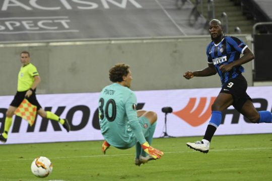 Με πεντάρα πέρασε η Ίντερ στον τελικό του Europa League