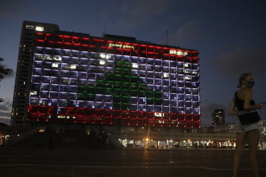 Η σημαία του Λιβάνου στο δημαρχείο του Τελ Αβίβ