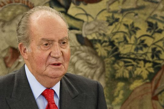 Εγκαταλείπει την Ισπανία ο πρώην βασιλιάς λόγω οικονομικού σκανδάλου