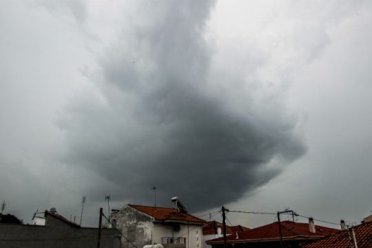 Με βροχές, καταιγίδες και χαλάζι έρχεται η «Θάλεια»