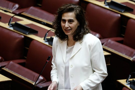 ΚΙΝ.ΑΛΛ.: Το Υπουργείο Παιδείας κρύβεται πίσω από τις μάσκες