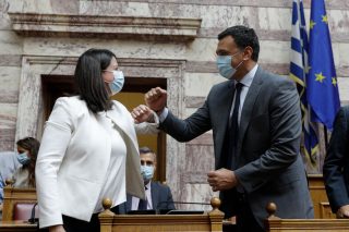 Βολές κατά Κεραμέως και Κικίλια στη Βουλή