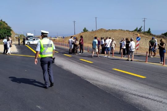 Μπλόκαραν τον ΒΟΑΚ διαμαρτυρόμενοι για τις καθυστερήσεις στον κόμβο