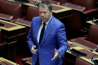 Επαναπρόσληψη της συνεργάτιδας του βουλευτή του ΣΥΡΙΖΑ Β. Κόκκαλη αποφάσισε το δικαστήριο