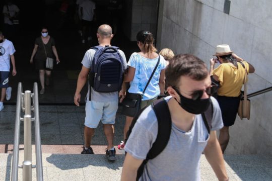 Διασποράς συνέχεια και πολλά κρούσματα σε αστικά κέντρα και Καβάλα