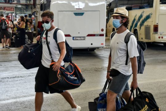 Στα ύψη η διασπορά του κορονοϊού σε Αθήνα και Θεσσαλονίκη