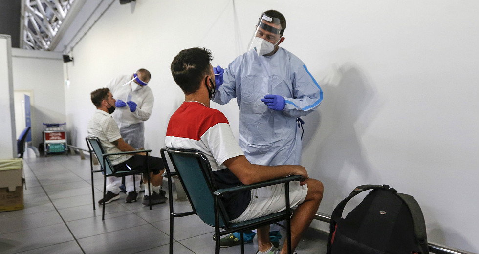 Μάσκες, κρούσματα και περιοριστικά μέτρα σε όλον τον πλανήτη