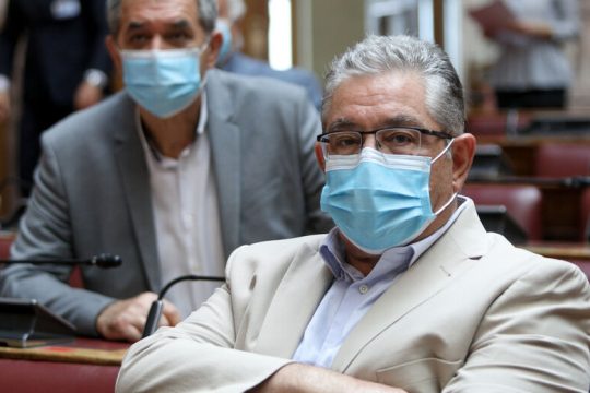 «Παίζετε την υγεία του λαού στα ζάρια»